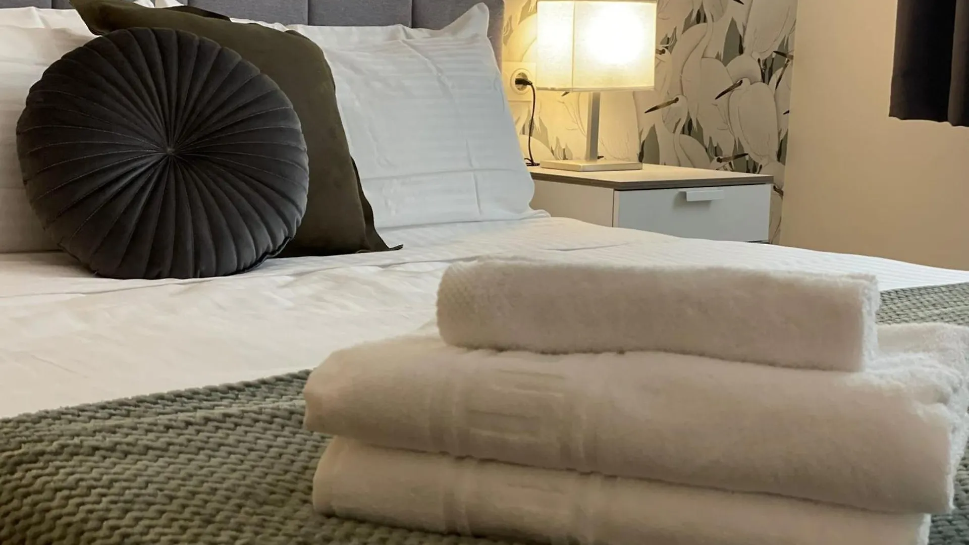 Charming 1 Bedroom Suite In Malaga-Hosted By Sweetstay Malaga